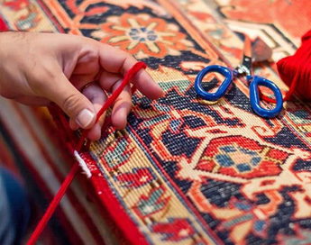 خدمات تخصصی و حرفه ای رفوی فرش در قالیشویی سید خندان 